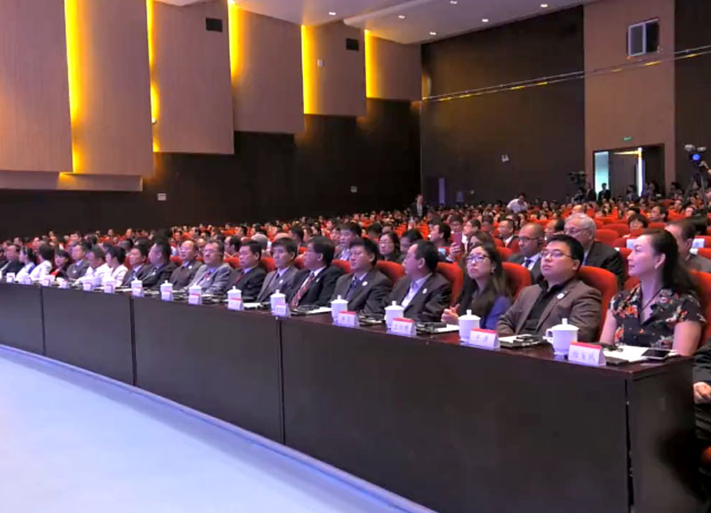 每个妇女，每个儿童启动仪式